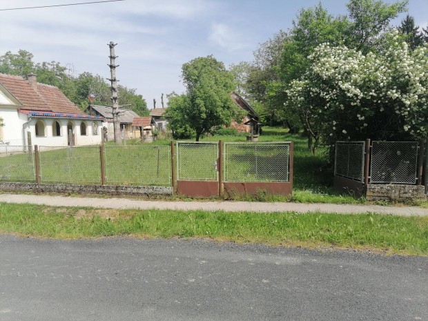 P�l�skef� �p�t�si telek. Gazdas�gi mell�k�p�lettel!