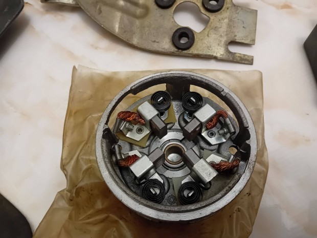 Polski Fiat 125 125p FSO Generátor szénkefetartó