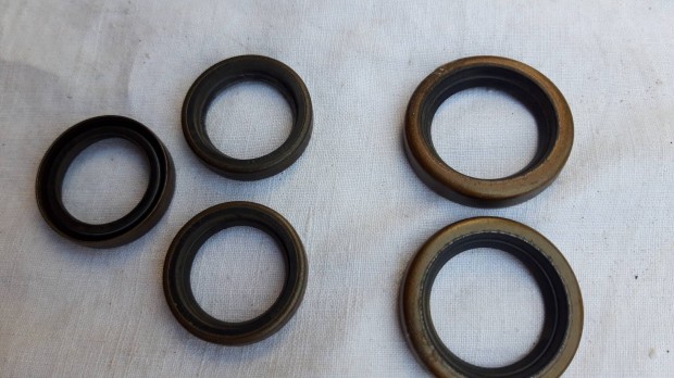 Polski Fiat 126 első és hátsó kerékagy szimering új
