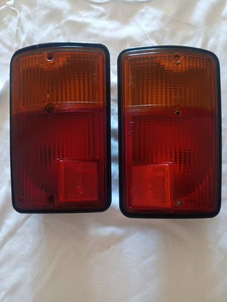 Polski Fiat 126 gyári hátsólámpa pár eladó