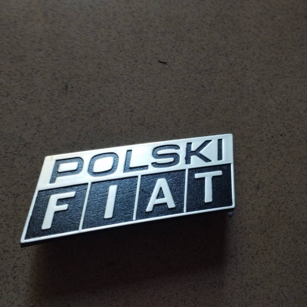 Polski Fiat 126p kispolski kispolszki felirat emblma jel 