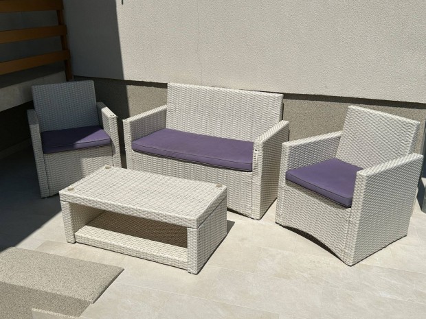 Polyrattan kerti 4 személyes garnitúra eladó