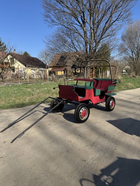 Poni kocsi , poni hint� , szersz�mok 