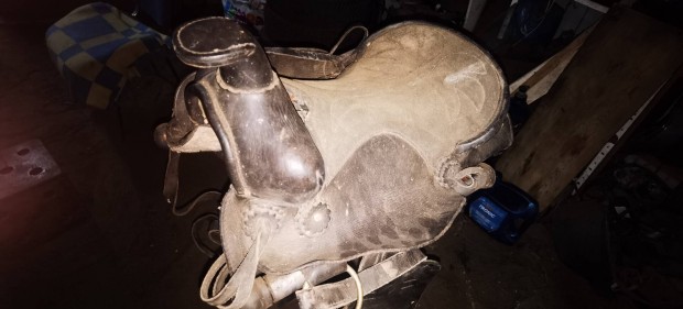 P�ni western lovas nyereg elad� 