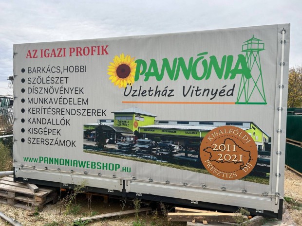 Ponyvás felépítmény