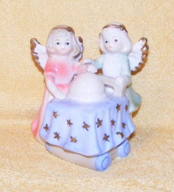 Porceln angyal figurk