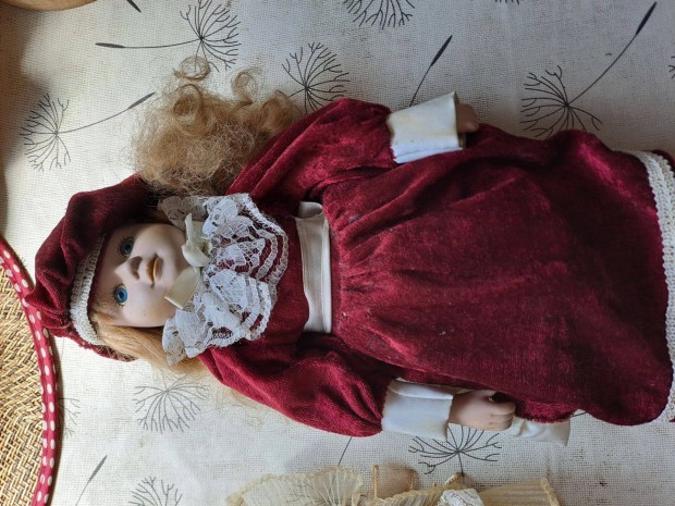 Porcelán baba