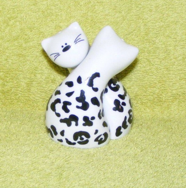 Porceln cica s- s borsszr figura