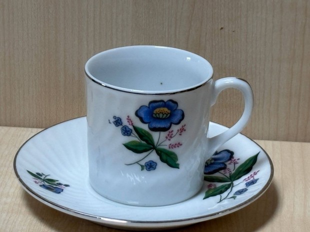 Porcelán csésze alátéttel