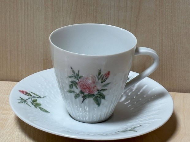 Porcelán csésze alátéttel