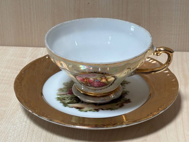 Porcelán csésze alátéttel, régi jelenetes
