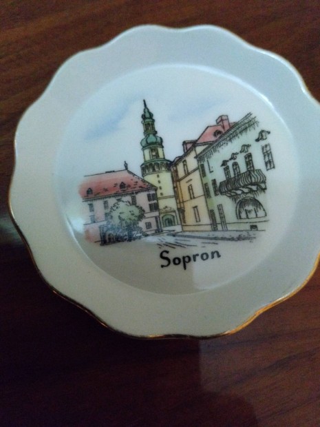 Porceln disztnyr, Sopron 