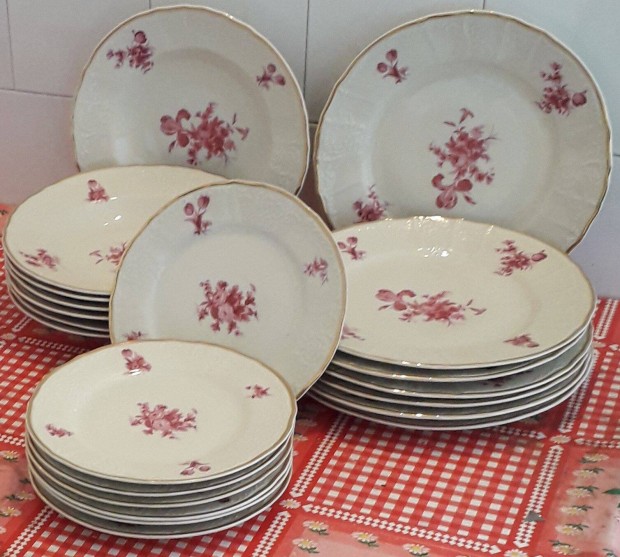 Porcel�n �tk�szletet bord� vir�gmint�val