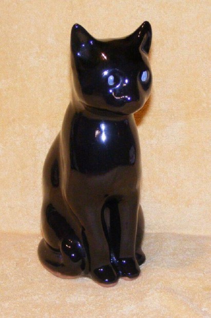 Porceln fekete macska, cica