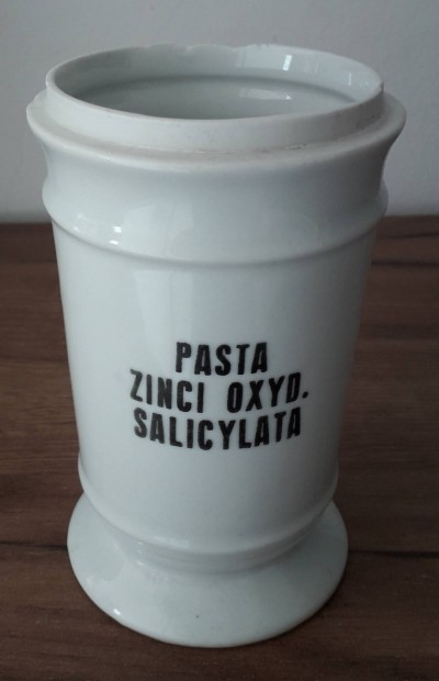 Porceln gygyszeres trol edny, tet nlkl.