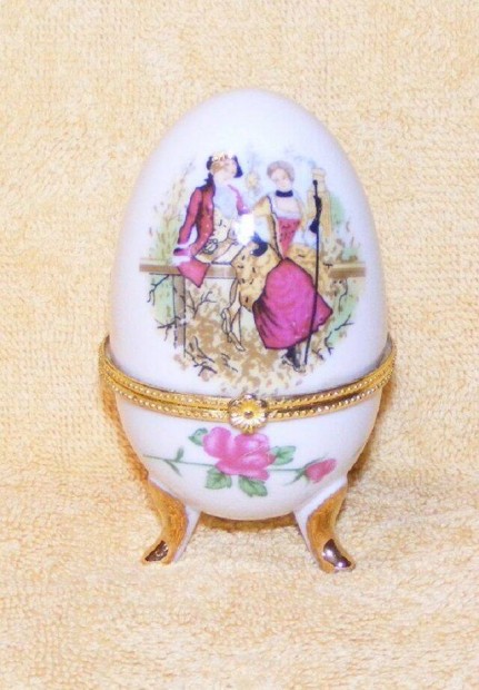 Porcelán jelenetes bonbonier, dobozka