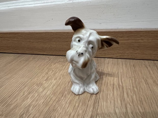 Porceln kutya szobor