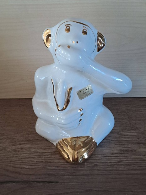 Porceln majom figura, dsztrgy