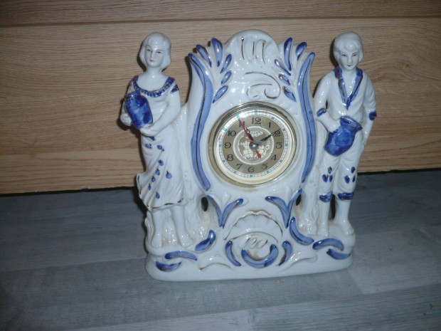 Porcelán quartz kandalló óra figurákkal