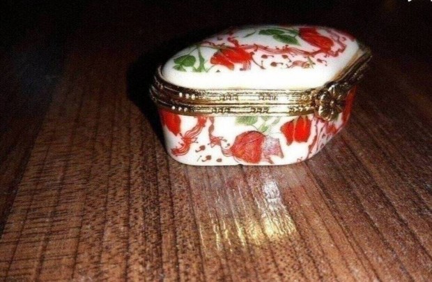 Porceln szelence