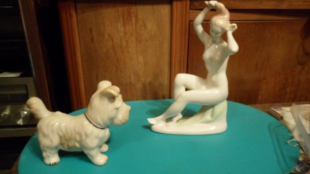 Porceln sznes nmet antik, (1961) "kutys" figura szp s hibtlan