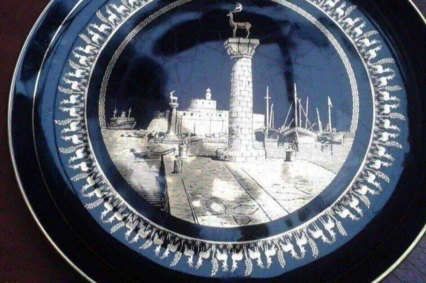 Porcelán tányér váza csésze görög