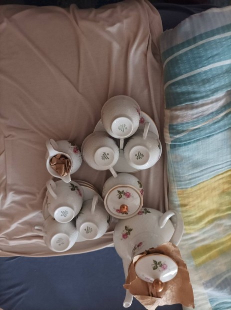 Porcelán teás és kávés készlet