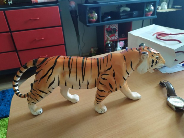 Porceln tigris elad