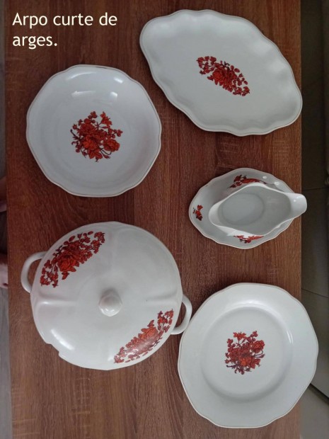 Porcelnok egyben elad