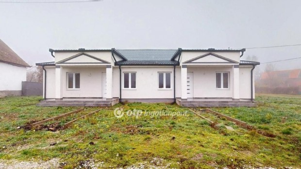 Poroszl�i 147 nm-es h�z elad�