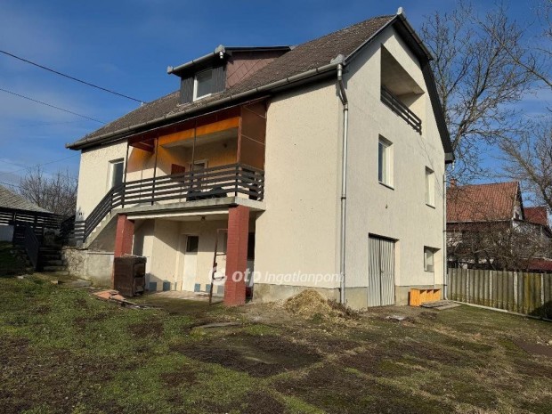 Poroszl�i 225 nm-es h�z elad�