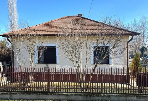 Poroszl�i elad� 124 nm-es h�z