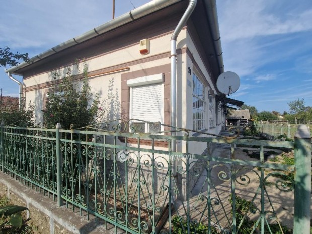 Poroszlói eladó 84 nm-es ház