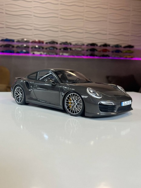 Porsche 911 991.1 Turbo S 1:18 Minichamps