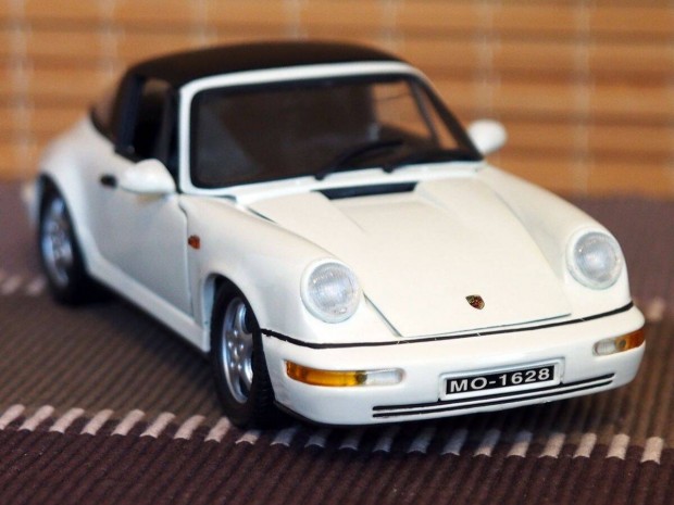 Porsche 911 Carrera 2 Targa (1989) modellaut 1:18