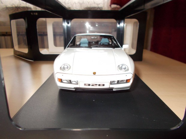 Porsche 928 - 1:18 - Autoart