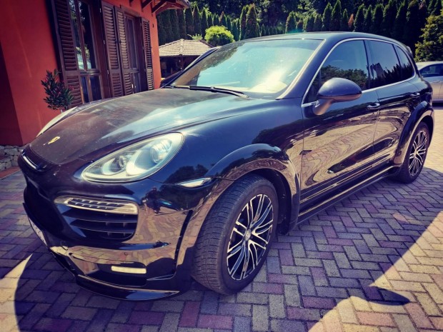 Porsche Cayenne S Hybrid (Automata) Egyedi megj...
