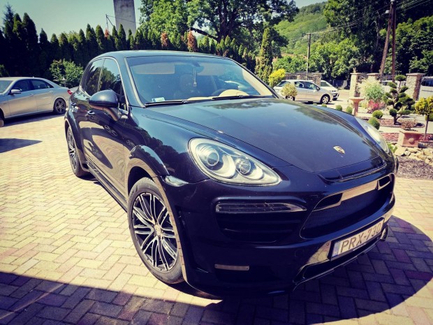 Porsche Cayenne S Hybrid (Automata) Egyedi megj...
