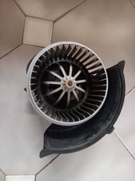 Porsche Cayenne, VW Touareg, Audi Q7 fűtőmotor 7L0820021L
