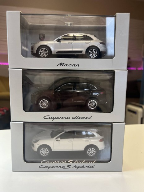 Porsche Cayenne s Macam 1:43 Minichamps modellek WAP