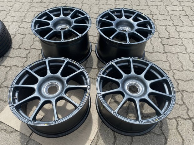 Porsche GT3-RS agy csavaros alufelni szett 9x18, 11x18