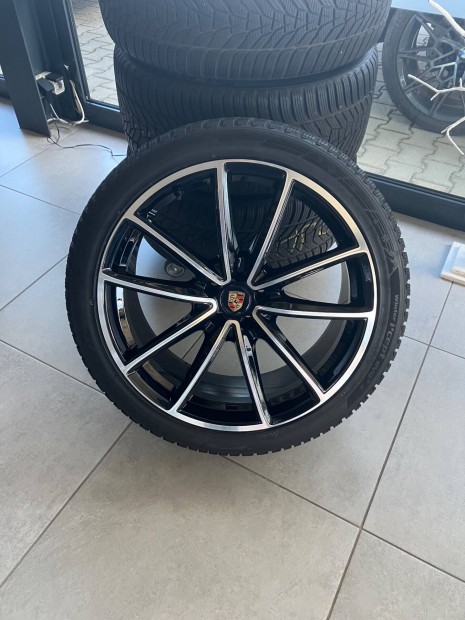 Porsche Macan GTS 21-es alufelni garnitra tli gumival