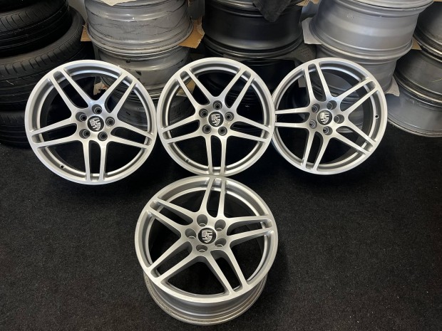 Porsche Macan S 8x18 5x112