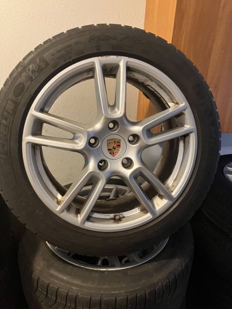 Porsche Panamera 971 gyri 19-es alufelni garnitra tli gumival