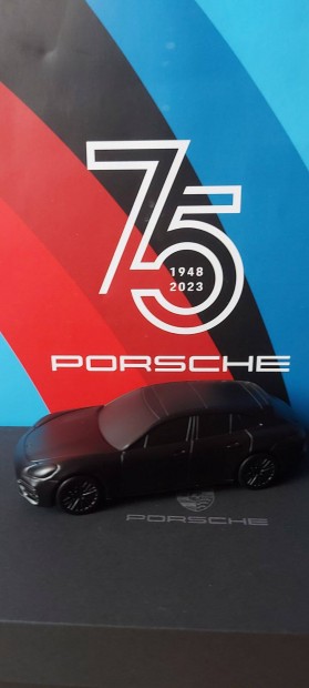 Porsche Panamera Turbo S 1:43