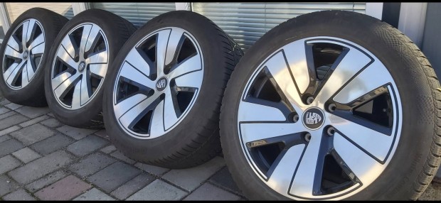 Porsche Taycan Aero S alufelni 19col,nyomás szenzorokkal