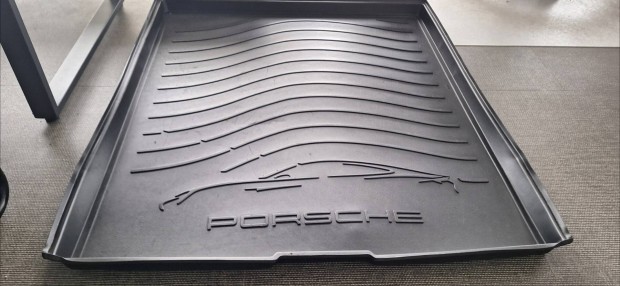 Porsche Taycan gyri  csomagtr tlca