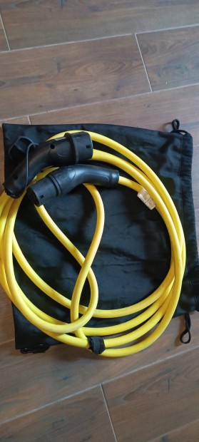 Porsche elektromos töltő kábel