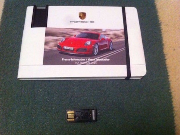 Porsche jegyzetfzet & USB 2.0 pendrive 4 GB