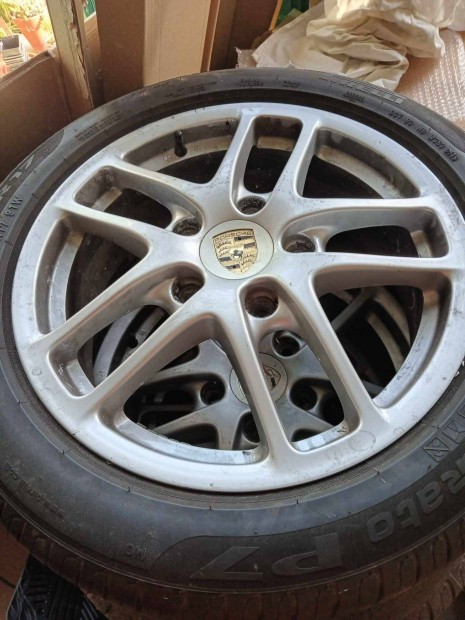 Porsche knnyfm felni 17" 4db jszer 205/55 R17 Pirelli gumikkal